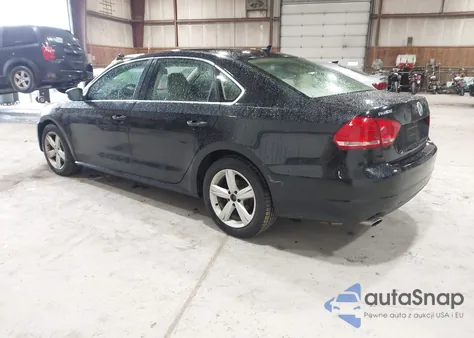 2013 Volkswagen Passat 2.5L Se z USA, uszkodzony, nr VIN 1VWBP7A39DC045767